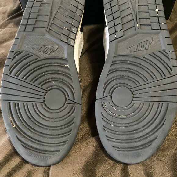 Air Jordan 1 Low - Picture 6 of 9